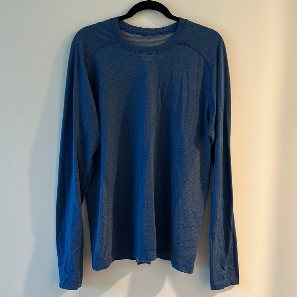 Large blue lululemon long sleeve metal vent tee.